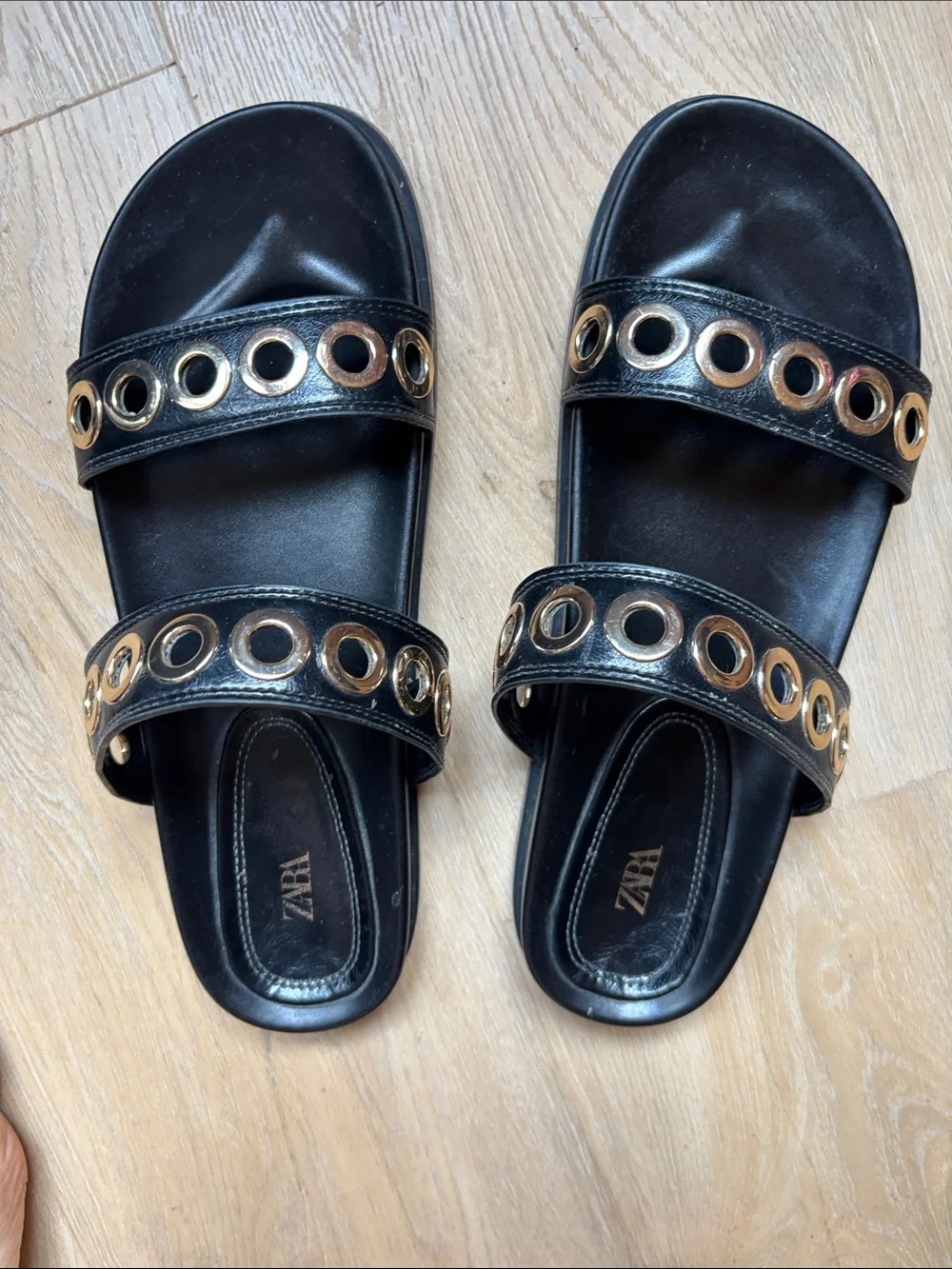 Zara Black Sandal Slides with Gold Eyelet Detail in 39 - Picture 5 of 6